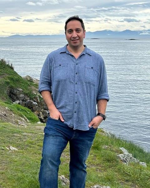 Moe Mobasheri on a coastal trail